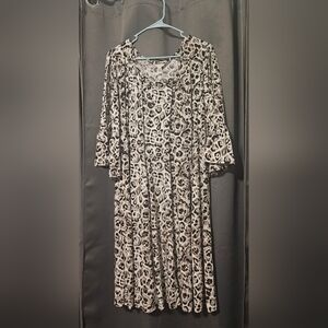 Elegant Black and White Long Sleeve Dress